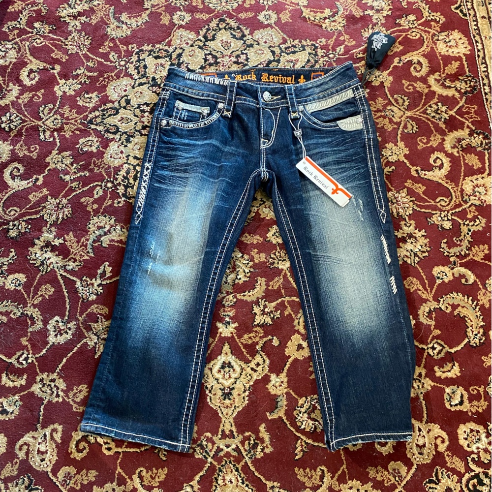 Ladies NWT Rock Revival Low Rise Alanis Capris  size 28